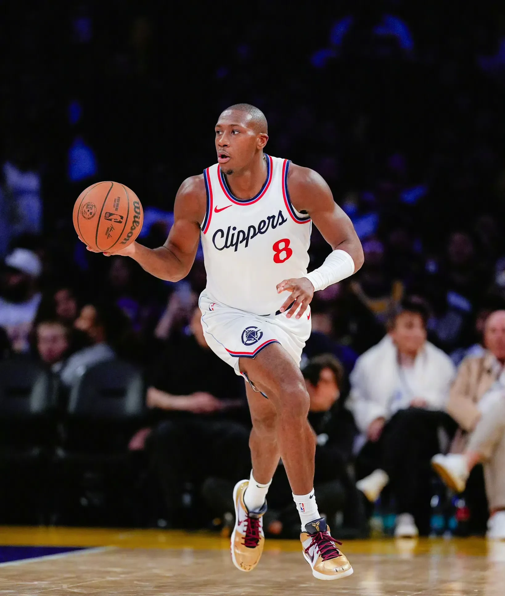 福建队翻盘山东队,哈登点燃赛场 福建队翻盘山东队,哈登点燃赛场