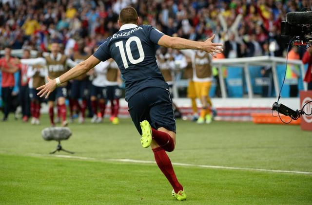 法国队横扫英格兰队，波尔高光表现