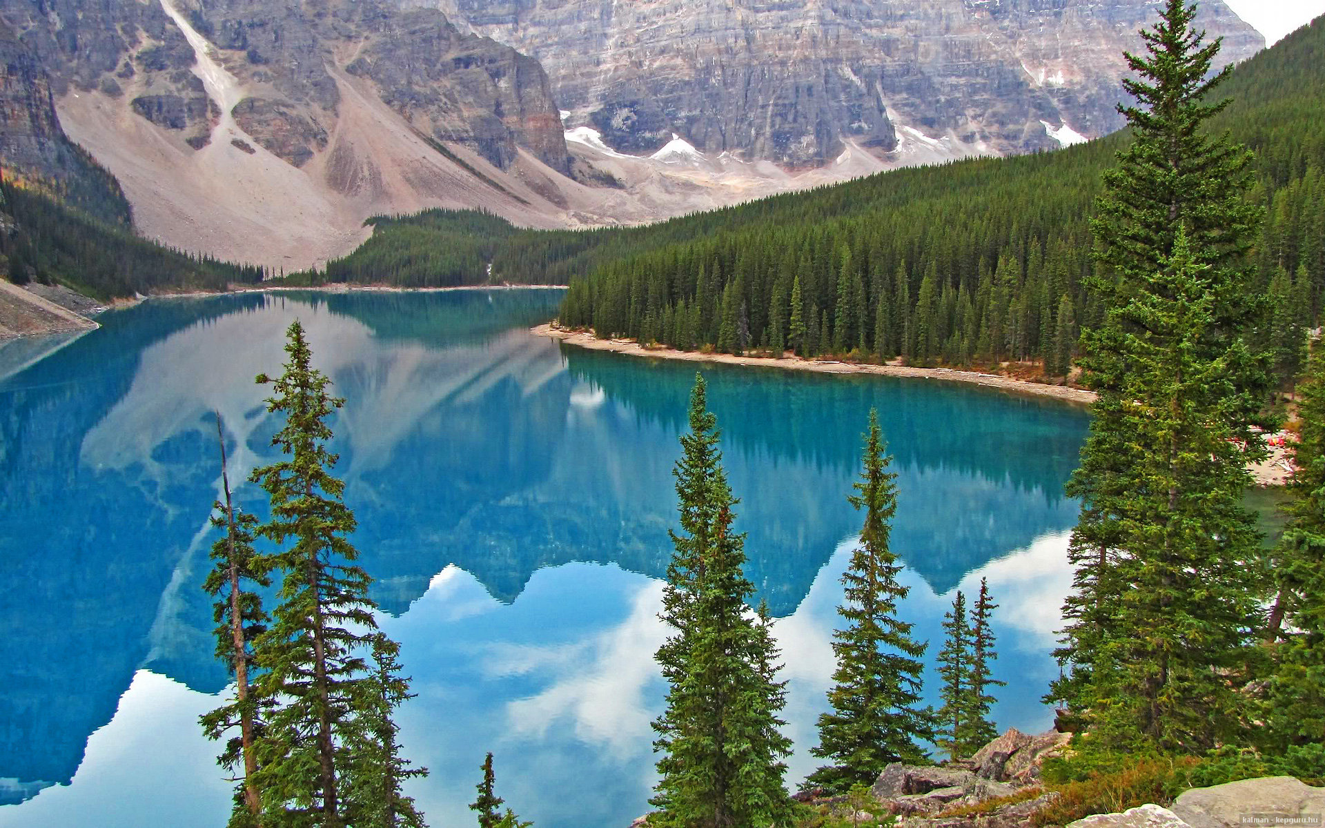 重燃白色火焰，当马德里竞技粉碎丹麦，本泽马逆流而上成关键先生