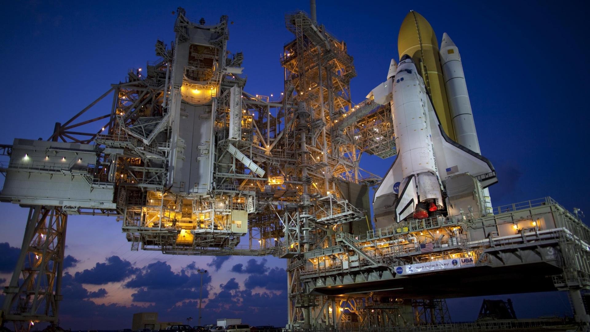 赛道轰鸣与球场心跳，当F1极速之夜遇见约基奇的静默统治